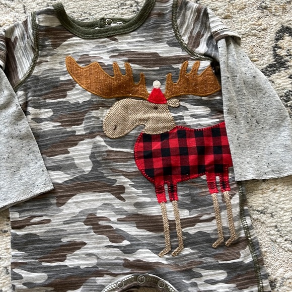 MudPie Camo Outfit with Buffalo Check Moose - Picture 2 of 4